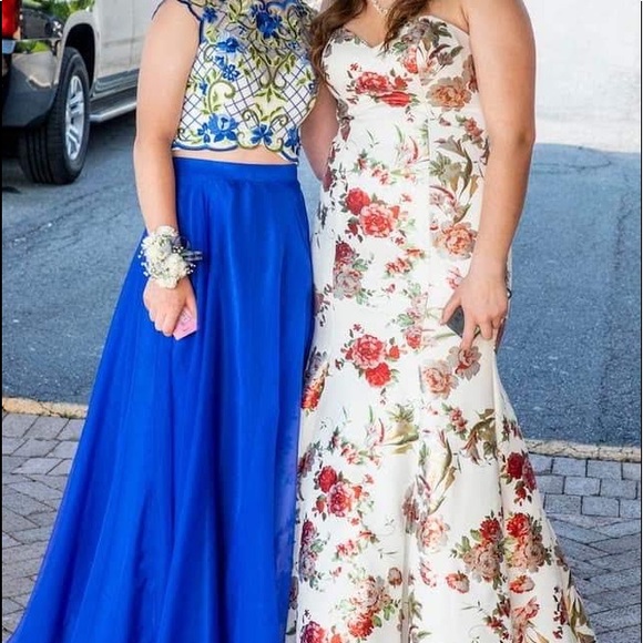 Prom dress - Picture 2 of 2